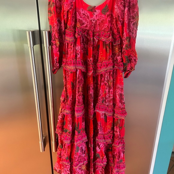 Size small nwt, ordered wrong size 😭 - Picture 3 of 5